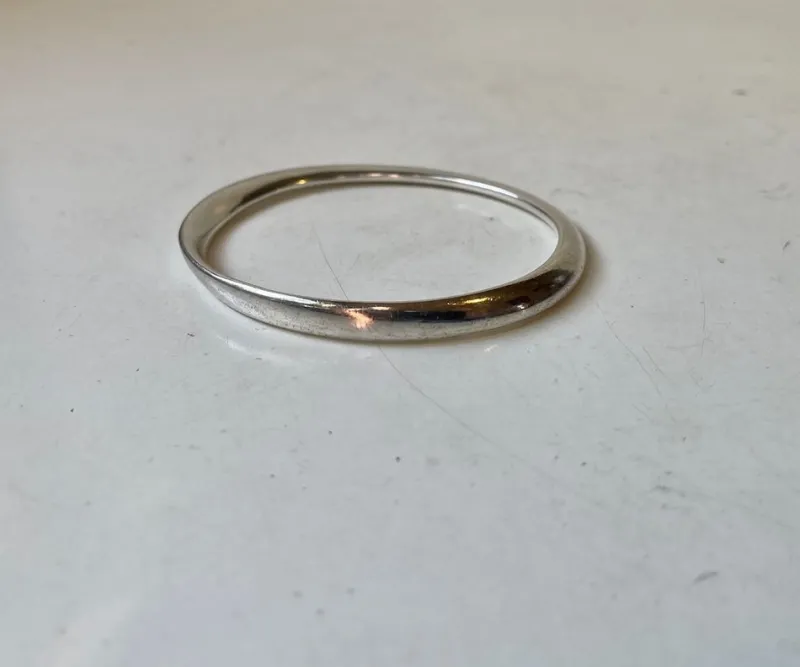 Pamono Vintage Twisted Silver Bracelet Bangle by Vivianna Torun Bülow-Hübe for Georg Jensen, 1970s> Bracelets