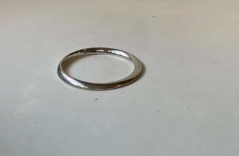 Pamono Vintage Twisted Silver Bracelet Bangle by Vivianna Torun Bülow-Hübe for Georg Jensen, 1970s> Bracelets