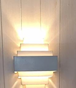 Pamono Vintage Wall Lamp in White Lacquered Metal, 1970s> Wall Lights & Sconces