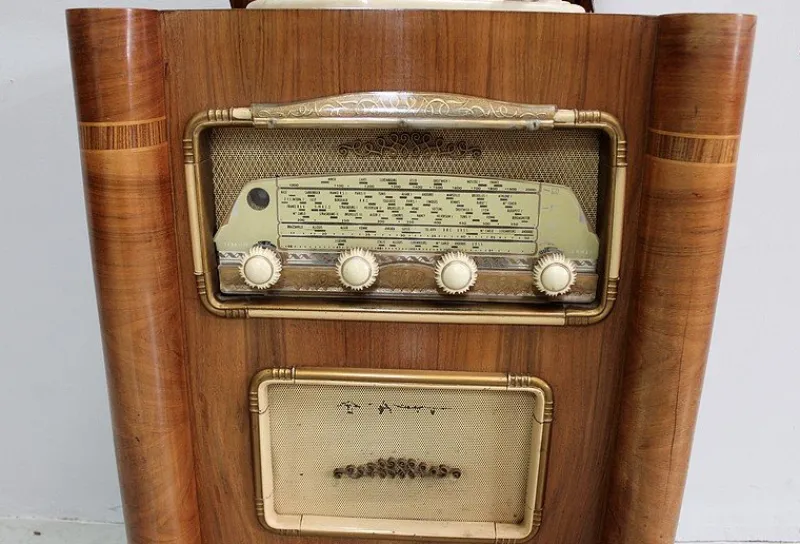 New Pamono Vintage Walnut Radio-Record Player