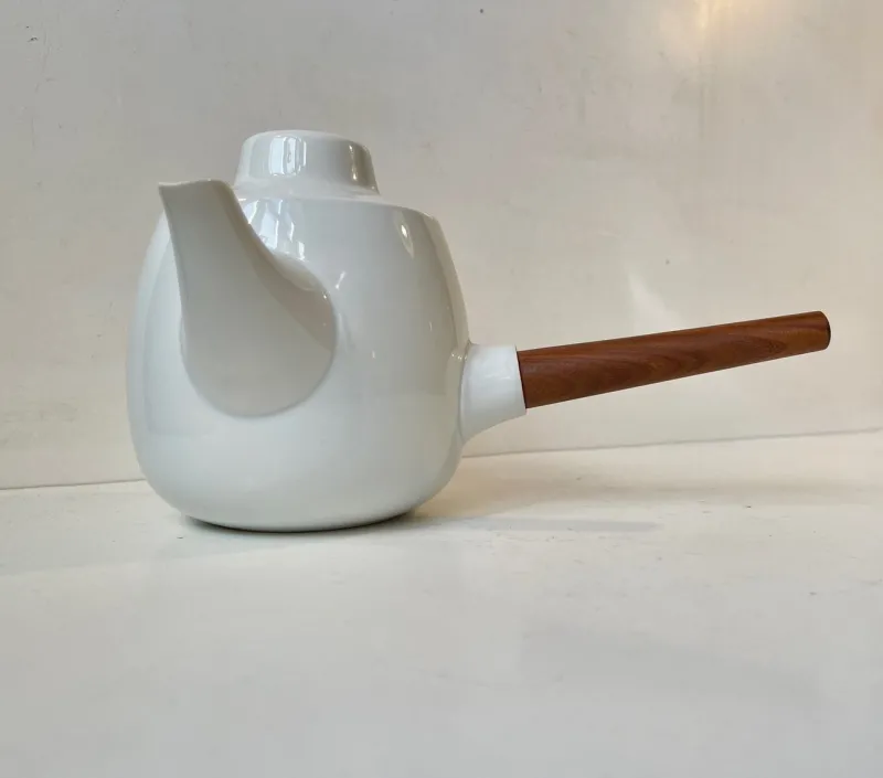 Pamono Vintage White Porcelain and Teak Teapot and Cup by Henning Koppel for Bing & Grondahl, 1960s, Set of 2> Coffee & Tea Service