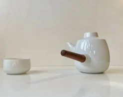 Pamono Vintage White Porcelain and Teak Teapot and Cup by Henning Koppel for Bing & Grondahl, 1960s, Set of 2><noscript><img width=