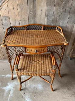 Pamono Vintage Wicker Dressing Table with Matching Stool, Set of 2