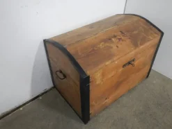 Pamono Vintage Wooden Trunk, 1950s> Trunks Crates & Baskets