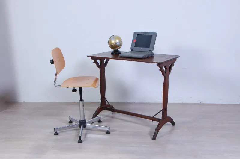 Pamono Vitage Walnut Bistrot Table> Worktables & Workbenches