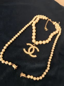 Pamono White and Gold Chanel Necklace Pendant from Chanel><noscript><img width=