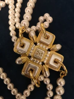 Discount Pamono White and Gold Chanel Necklace Pendant by Chanel