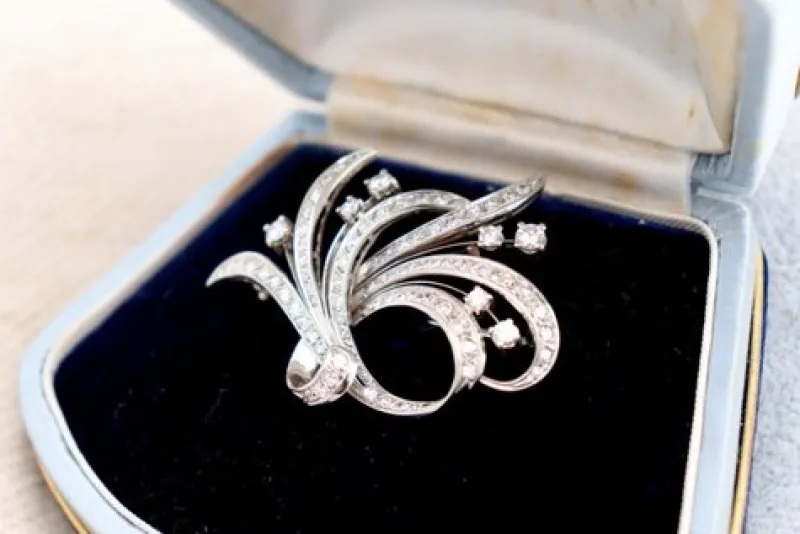 Pamono White Gold Brooch with Brilliant-Cut Diamonds and Applied Flakes> Brooches