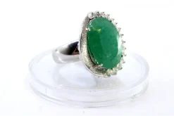 Pamono White Gold Ring with Oval Brilliant-Cut Diamonds and Emerald><noscript><img width=