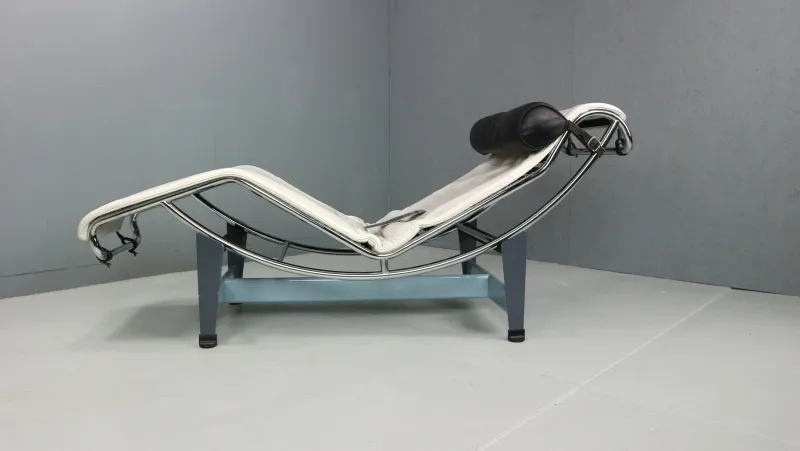 Hot Pamono White Leather LC4 Chaise Longue by Le Corbusier for Cassina, 1960s