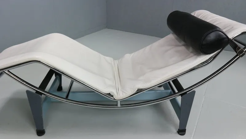 Hot Pamono White Leather LC4 Chaise Longue by Le Corbusier for Cassina, 1960s