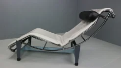Hot Pamono White Leather LC4 Chaise Longue by Le Corbusier for Cassina, 1960s