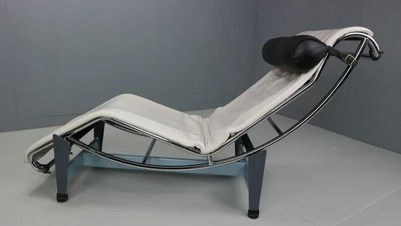 Hot Pamono White Leather LC4 Chaise Longue by Le Corbusier for Cassina, 1960s