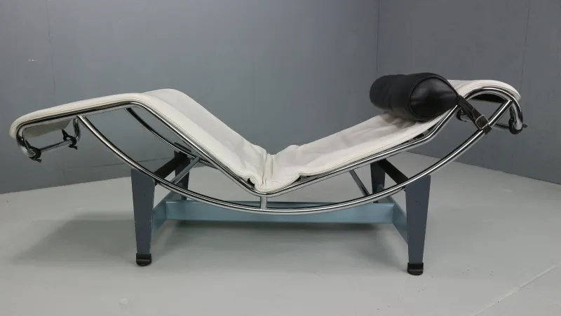 Hot Pamono White Leather LC4 Chaise Longue by Le Corbusier for Cassina, 1960s