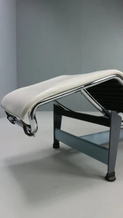 Hot Pamono White Leather LC4 Chaise Longue by Le Corbusier for Cassina, 1960s