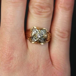 Pamono White Sapphires and 18 Karat Rose Gold Feather Clover Ring, 1960s><noscript><img width=