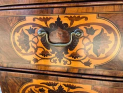 Hot Pamono William and Mary Walnut Inlaid Chest of Drawers, 17th Century