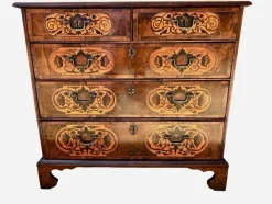 Hot Pamono William and Mary Walnut Inlaid Chest of Drawers, 17th Century