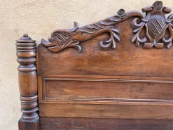 Pamono Wooden Bed with Scorpioni Family Coat of Arms, 17th Century> Beds & Bedroom Sets