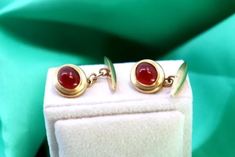 Pamono Yellow Gold Cufflinks with Garnet-Colored Oval Cabochons, Set of 2> Cufflinks
